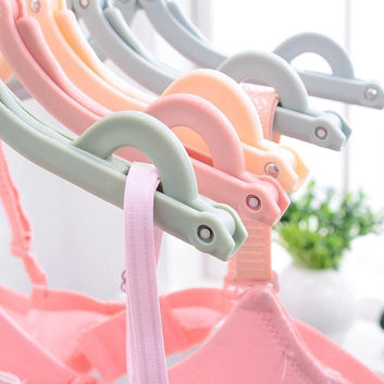 Travel-friendly clothes hangers, portable and foldable, presented as a 10-piece set.